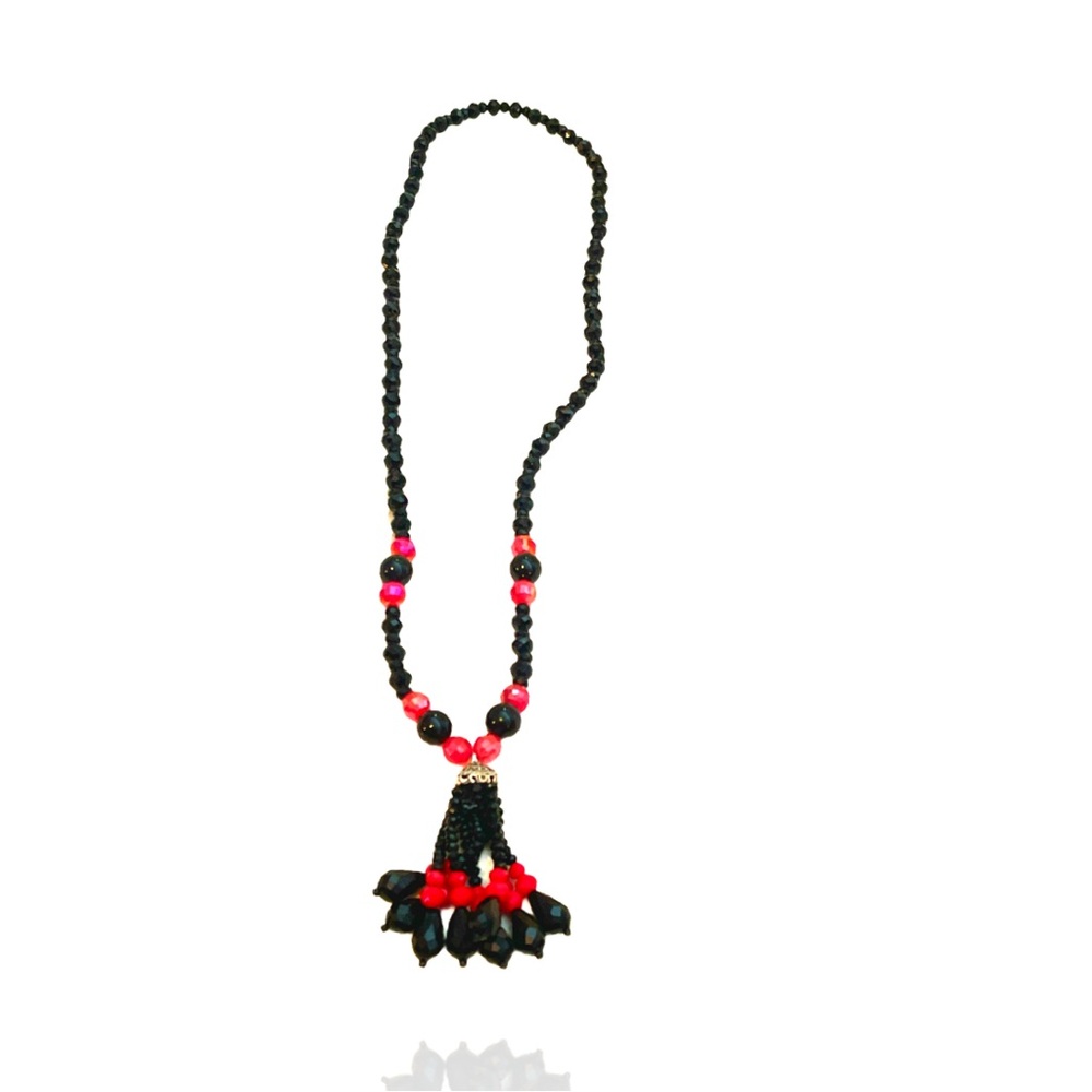 Elegant Black and Red Beaded Pendant Necklace